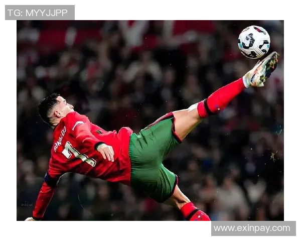 二开头的足球明星盘点他们的传奇故事与辉煌成就